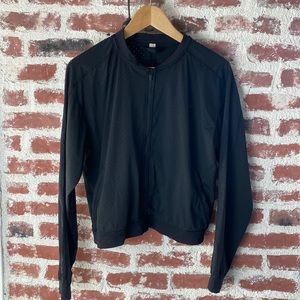 Lululemon long sleeve. Women. Size: 10